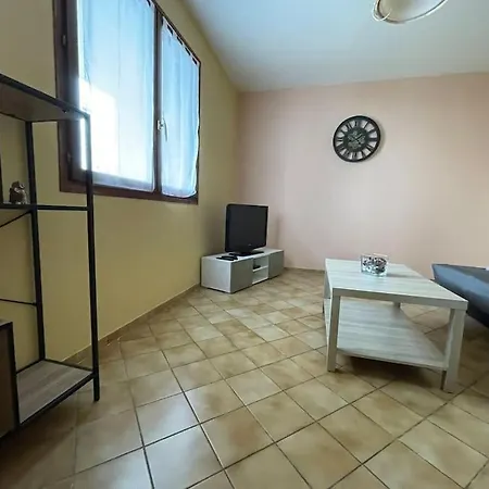 Apartment Au Bord Du Avec Terrasse La Tour-d'Auvergne