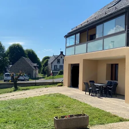 Au Bord Du Avec Terrasse La Tour-d'Auvergne